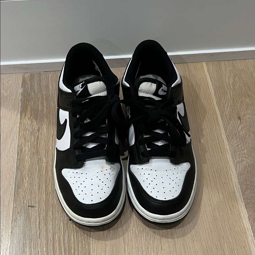 Nike Men's Classic Black and White Sneakers